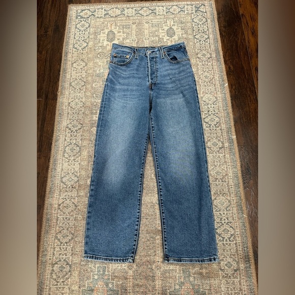 LEVI'S Ribcage straight jeans in Medium Wash Button Fly - Picture 3 of 5